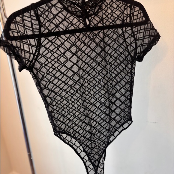 Sold Sheer Black Short-Sleeve Mesh Bodysuit Top - Picture 4 of 5